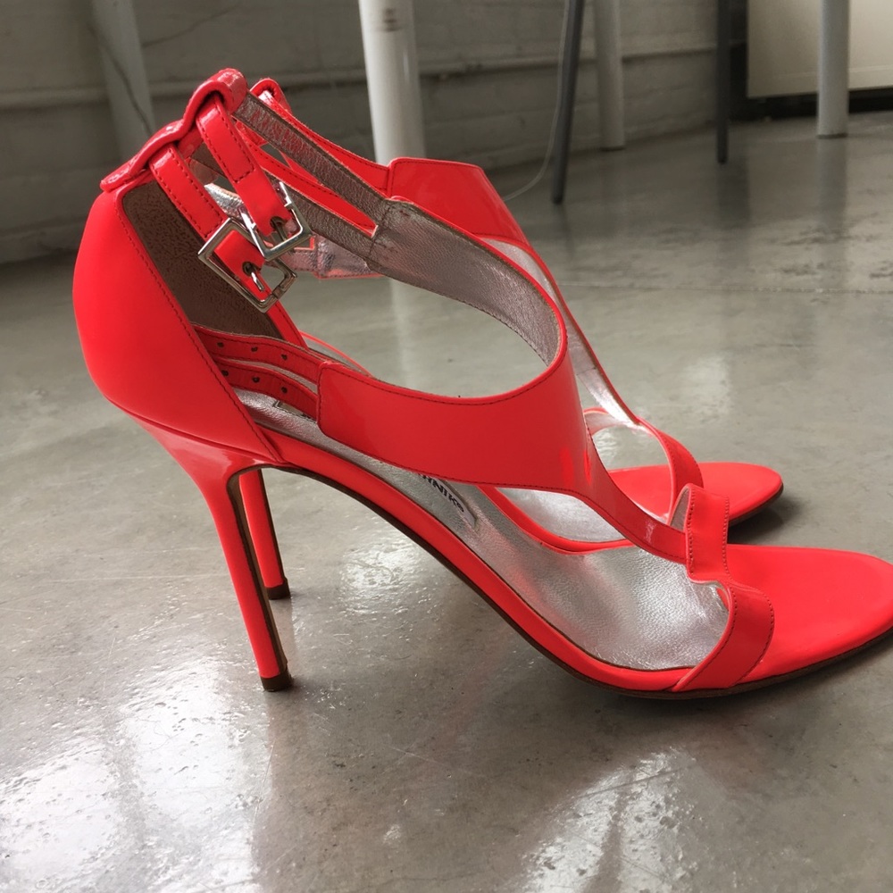 Manolo Blahnik Strittina T-Strap Sandals - Picture 4 of 8